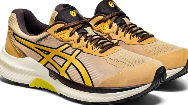 El zapato de senderismo ASICS MetaRide Trail tiene una capa exterior de sude con un tacto suave y un relieve delicado