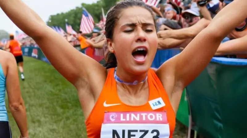 Estefania Unzu cruzó la meta del maratón con cara de esfuerzo y sudor, rodeada por corredores exhaustos, pero radiante con victoria