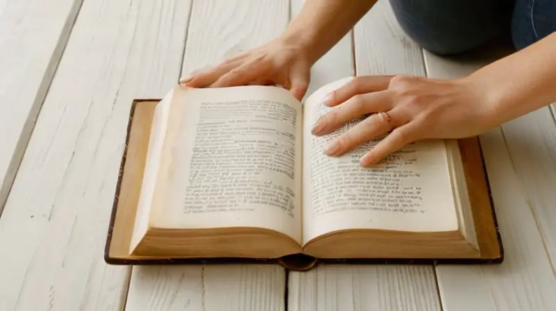 Una joven mujer lee un libro en una habitación silenciosa iluminada por la luz del día que entra a través de las ventanas