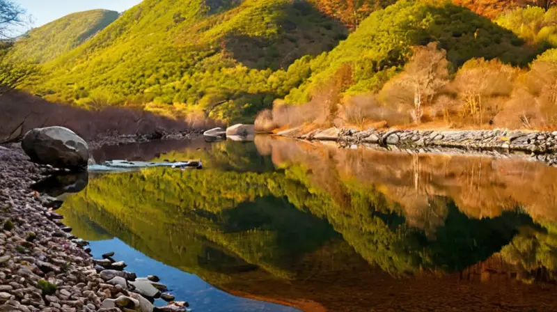 El paisaje de los alrededores del río Pitarque es una belleza natural que combina colinas rojizas, boulders de granito erosionados y un fondo de agua cristalina rodeado de montañas nevadas